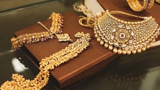 Chennai Gold Rate Today (July 1, 2026): 22K Gold Falls ₹100, Silver Remains Unchanged