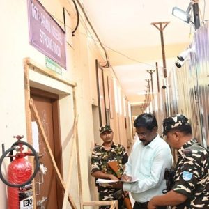 ஆரணி வட்டத்தில் வாக்குப்பதிவு இயந்திரங்கள் பாதுகாப்பு வைப்பறையில் சீல் – மாவட்ட ஆட்சியர் ஆய்வு!
