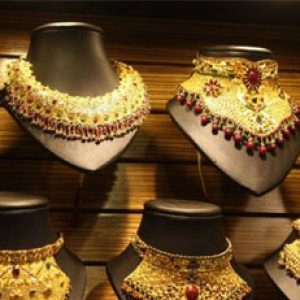 Chennai Gold Price Today: 22 Carat Gold Hits ₹1,19,120 Per Sovereign, Silver Price Falls