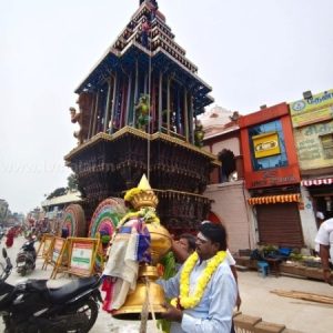 கார்த்திகை தீபத் திருவிழா 7-ம் நாள் தேர்த் திருவிழாவிற்காக தேரில் கலசம் பொருத்தும் பணி!